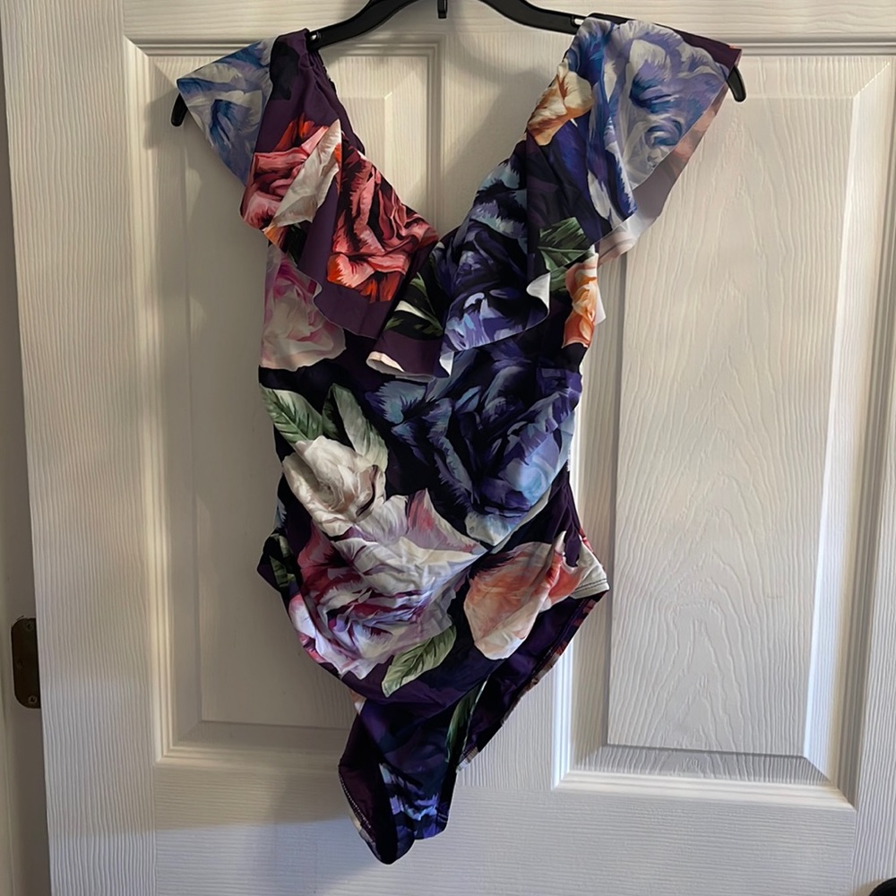 La Blanca one piece- like new